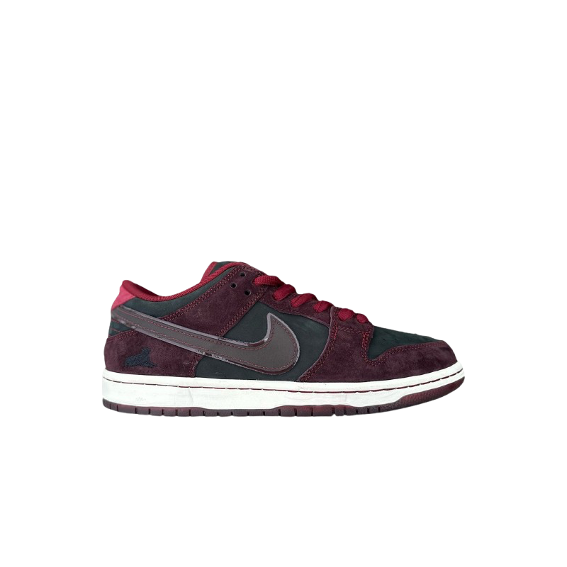 Nike SB Dunk Low Riot Skateshop